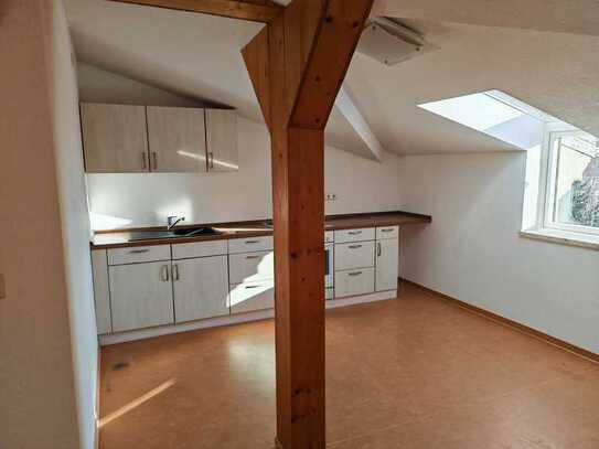 Freundliche 3-Zimmer-DG-Wohnung mit EBK in Chemnitz