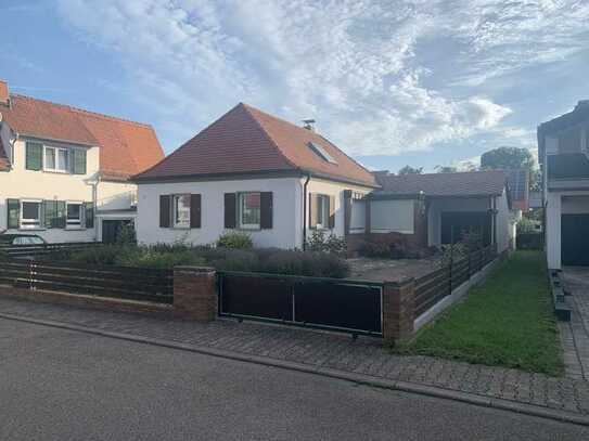 Schönes und gepflegtes freistehendes 4,5 Zimmer-Einfamilienhaus in ruhiger Wohnlage von Römerberg