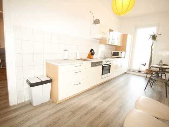 *AnKaSa GmbH*Schicke 2 Zi. Wohnung+großer Balkon*EBK*Tageslicht Bad+WANNE*2.OG