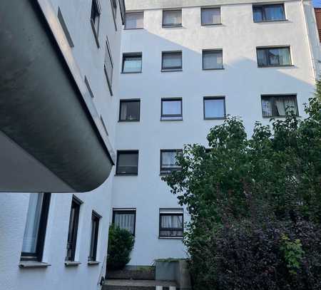 Frankfurt-Bonames zentral gelegene 3-Zimmerwohnung mit Balkon im Hochparterre