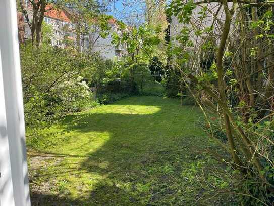 Wunderschöne kernsanierte, großzügige drei Zimmer Wohnung mit direktem Gartenzugang in der Oststadt