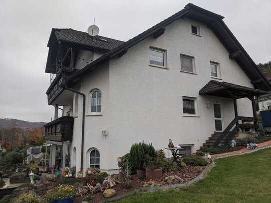 Großzügige 4-Zimmer-Wohnung mit Blick ins Tal