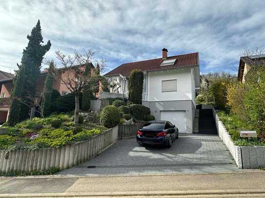 Absolut ruhig gelegenes 5 – Zimmer Einfamilienhaus mit großen Garten und Blick auf den Blauen