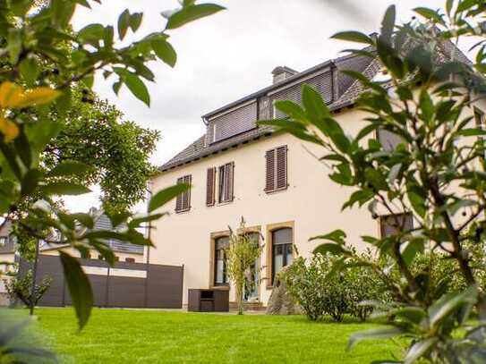 Moderne Dachgeschosswohnung in einer Stadtvilla