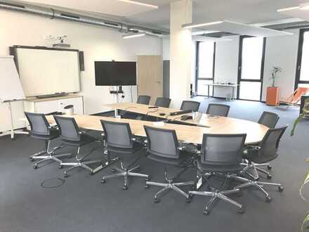 Moderne Bürofläche mit Küche und Parkmöglichkeiten