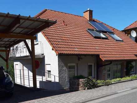 Freundliches Einfamilienhaus mit acht Zimmern und EBK in Lambrecht