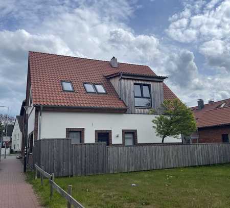 Exklusive 3-Zimmer-Dachgeschosswohnung mit geh. Innenausstattung mit Balkon und EBK