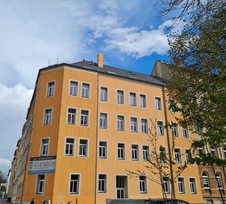 ***Schicke Dachgeschoßwohnung, mit Eckbadewanne***