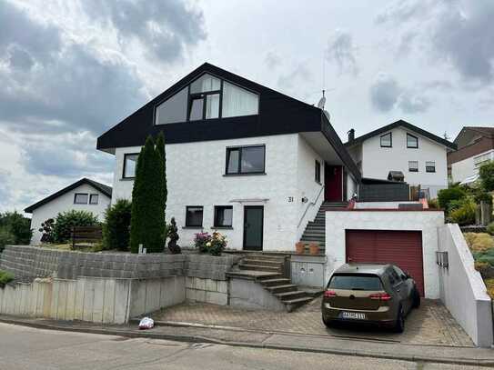 Schöne 3,5-Zimmer-Wohnung mit 125m² & großem Balkon in einem 3-Familienhaus in Aalen-Wasseralfingen