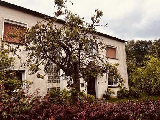 Zweifamilienhaus in Uninähe mit viel Potenzial, variabel nutzbar mit schönem Garten