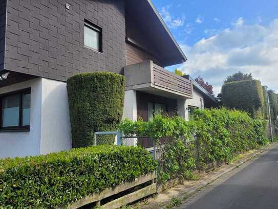 Stilvolle 3-Zimmer-Wohnung mit Einbauküche, Terrasse und Balkon in Wehrheim