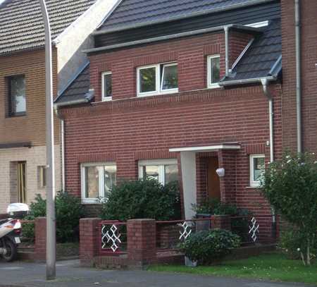 Einfamilienhaus mit Garten und Einliegerwohnung