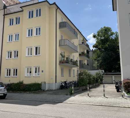 Wunderschöne 2 Zimmer Wohnung EG mit großer Terrasse im Zentrum von München