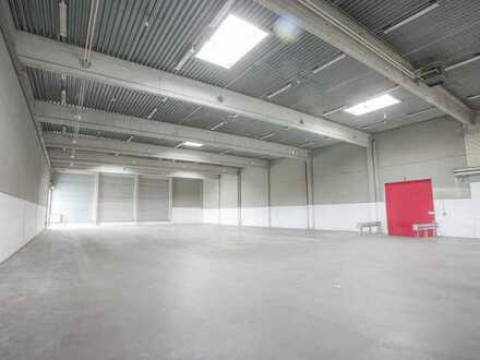 Kurzfristig & PROVISIONSFREI - 3.760 m² Lagerhalle verfügbar!