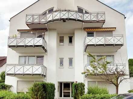 Schöne und gepflegte 2-Zimmer-Dachgeschosswohnung mit Balkon und EBK in Höhr-Grenzhausen