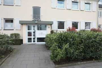 Moderne 2-Zimmer Erdgeschosswohnung mit Balkon und Garten in Lörick