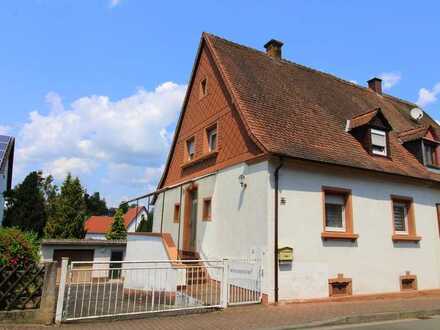 Otterberg:
Doppelhaushälfte mit Garage und Nebengebäude