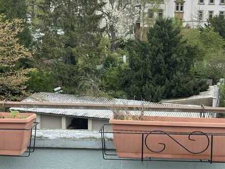 Sehr schöne 2-Raum-Wohnung mit großer Dachterrasse und EBK in Bonn, citynah