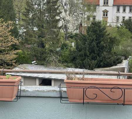 Sehr schöne 2-Raum-Wohnung mit großer Dachterrasse und EBK in Bonn, citynah