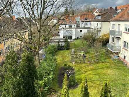 feine Wohnung (Erdgeschoss) in energetisch saniertem Altbau mit großem Balkon in guter Lage...