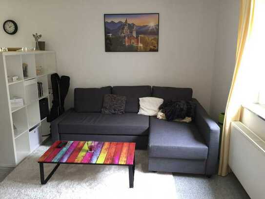 1,5Zi.-Einliegerwohnung ruhig, mit EBK, Terrasse, Stellplatz an Single, NR, keine HT.