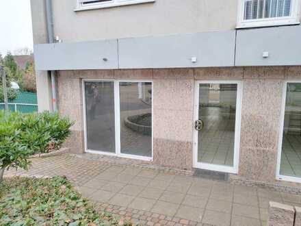 Ladenlokal - 86 m² - komplett gefliest - Toilette - Balkon - gr. Fensterfront