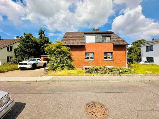 1-2-Familienhaus, freistehend mit viel Potenzial, großem Garten, 2 Garagen, 2 Stellplätzen