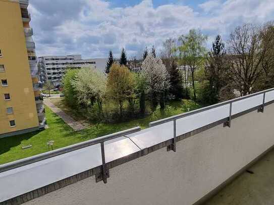 PROVISIONSFREI 4-Zimmer-Wohnung mit SÜDBALKON in S-BAHN Nähe