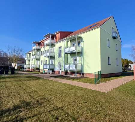 Wunderschöne 3-Raum-Wohnung im 1.Obergeschoß mit Balkon und toller Außenanlage in Grimmen