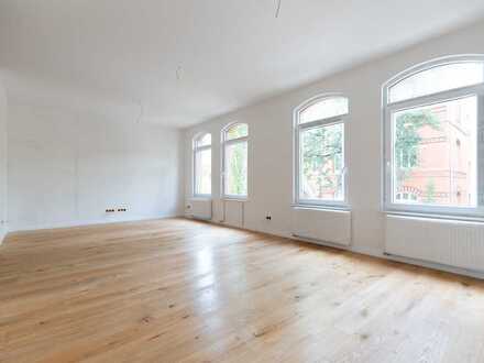 Kernsanierte und hochwertige Wohnung - Personenaufzug, Balkon, zwei Bäder, 4Zi - Provisionsfrei