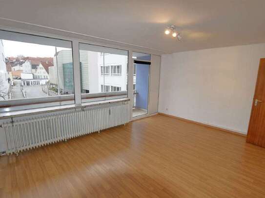 2-Zimmer-City-Wohnung - ohne Stellplatz, dafür mit Einbauküche und Balkon