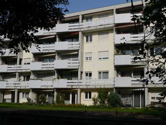 Gepflegte 3-Raum-Wohnung mit Balkon und Einbauküche in Ulm