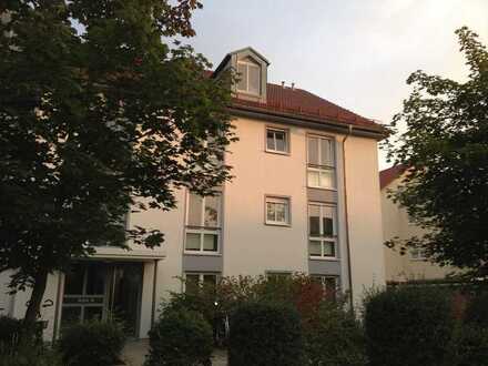 Sonnige 4 Zimmer Wohnung in ruhiger Bestlage - 3 Minuten zur S-Bahn !