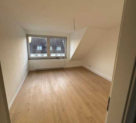 *Ab sofort* Sanierte 2-Zimmer Wohnung mit Balkon in Pempelfort