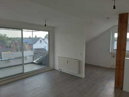 3.0 Zimmer Dachgeschosswohnung in Dormagen Delhoven , Balkon,Stellplatz