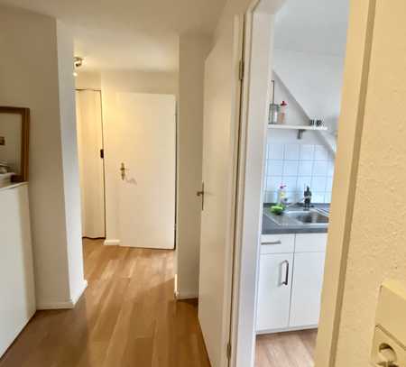 Nachmieter/in für 1,5-Zimmer-Dachgeschosswohnung mit EBKund Waschmaschine in Toplage (Altstadt)