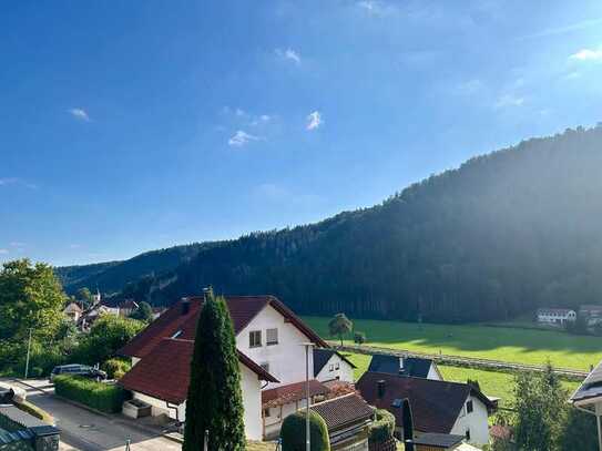 Erstbezug nach Sanierung mit Balkon und EBK: Schöne 3-Zimmer-Wohnung mit geh. Innenausstattung