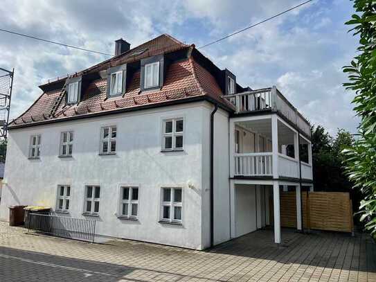 Großzüge und helle 125 m² Wohnung im Einzelbaudenkmal mit Balkon