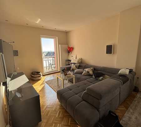 Ideale Single Wohnung mit Balkon und Küche, helle und große Räume