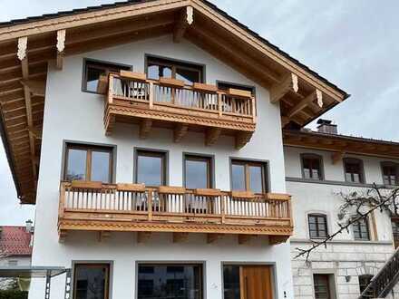 Großzügige 2-Zimmer-Wohnung in zentraler Lage von Bad Endorf. Balkon & hochwertiger Küche