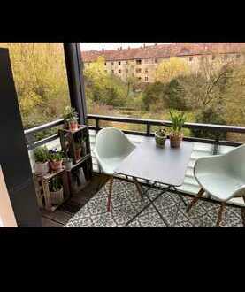 Sanierte 4-Raum-Wohnung mit Balkon und Einbauküche in Hannover