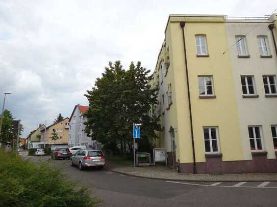 Kurze Wege in Stuttgart-Möhringen, stilvoll sanierte 2,5-Zimmer-Wohnung mit Einbauküche