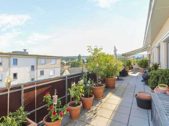 Penthousewohnung mit Dachterrasse und 2 Tiefgaragenstellplätzen in Kelkheim (Taunus)