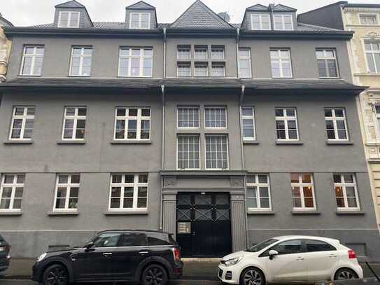 Geräumige 5-Zimmer-Hochparterre-Wohnung mit gehobener Innenausstattung mit Balkon in Mönchengladbach