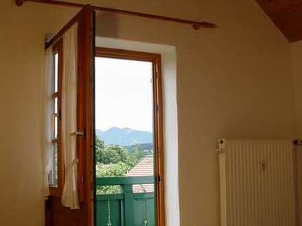 Charmante 3- Zimmer-Wohnung mit kleinem Balkon und EBK in Bad Bayersoien