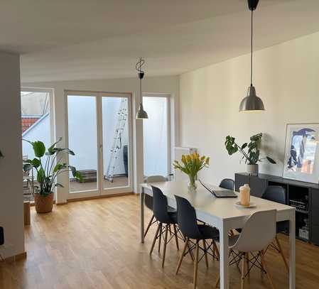 Lovely flat in Prenzlauerberg. Looking for 4th flatmate. Temporary lease (possibly indefinite) Apply