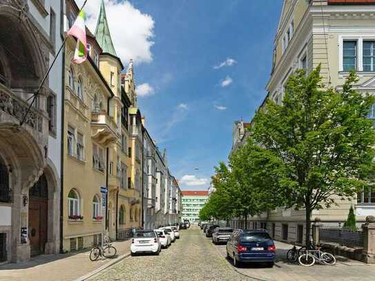 Historische Erdgeschosswohnung. Am Königsplatz.