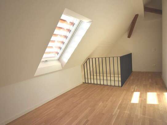 große, moderne Galerie Wohnung
2,5-Zimmer, 
sanierter Altbau, Einbauküche, 
schickes Badezimmer