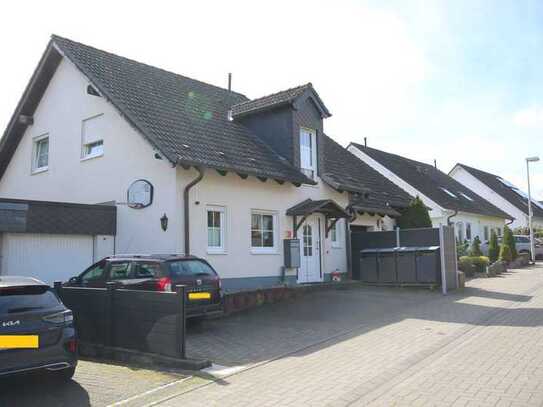 Schönes Landliebe-Haus mit Terrasse, Garten und Garage...