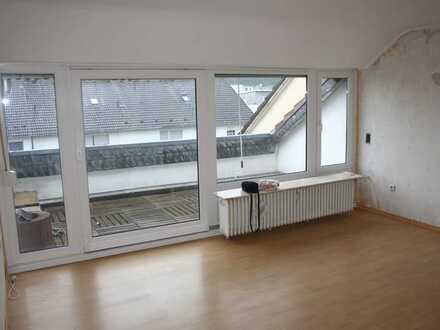 Gepflegte 2-Zimmer-DG-Wohnung mit Balkon in Niederkassel - Rheidt